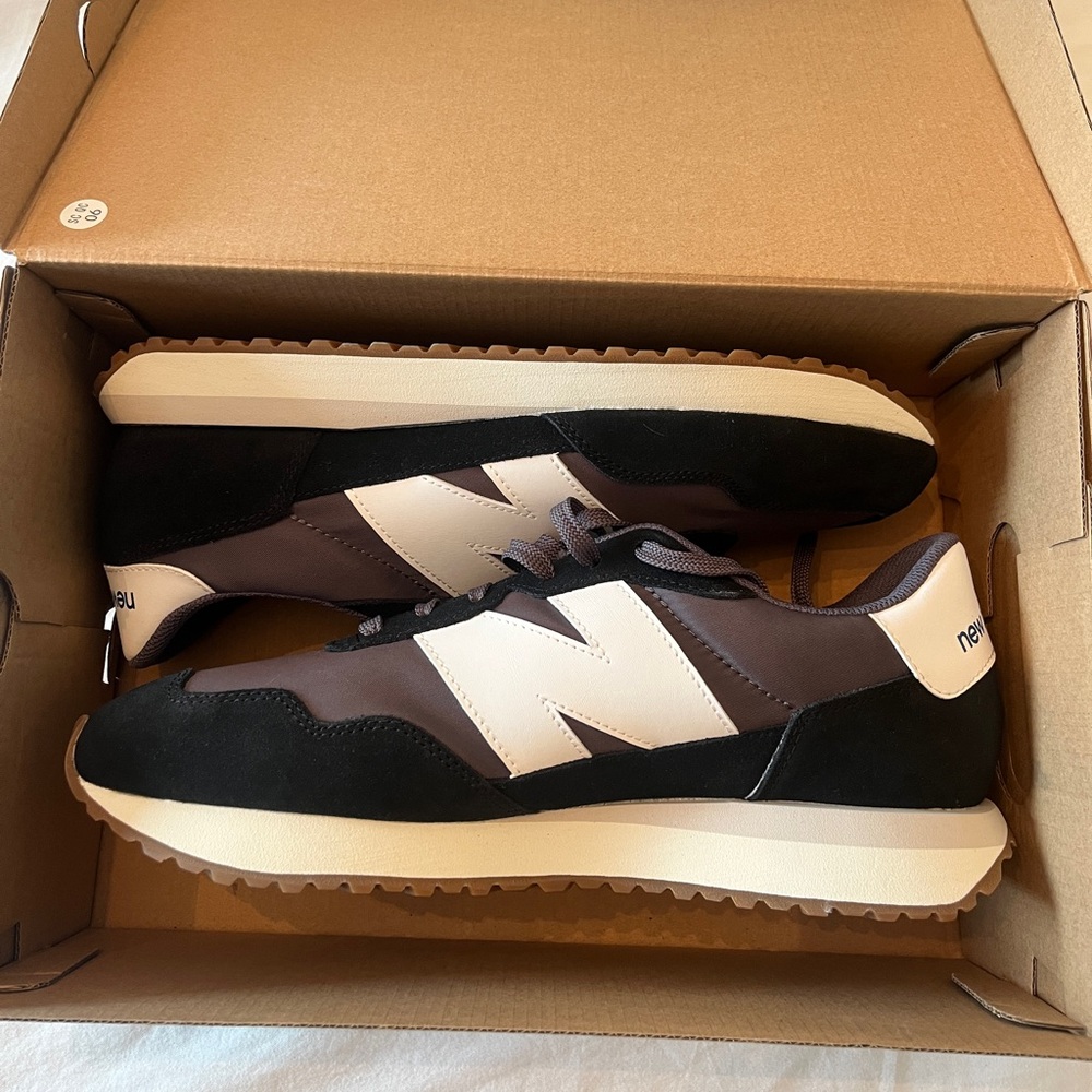 Men’s New Balance 237 GA Black Sneakers